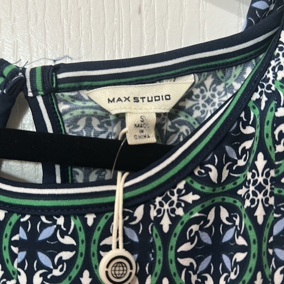 NWT max studio size small, pleated bottom, sleeveless dress - Picture 3 of 7